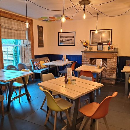 The Ship Inn Bardsea Extérieur photo